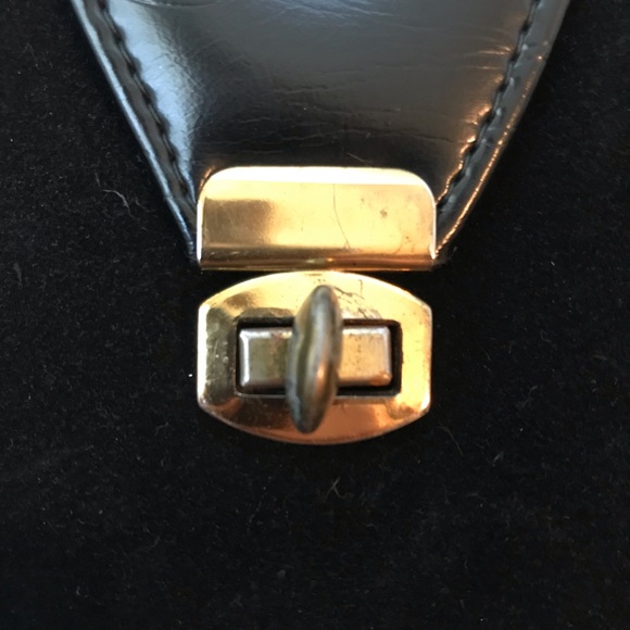 Vintage Shoulder Bag 🖤 - Picture 7 of 8